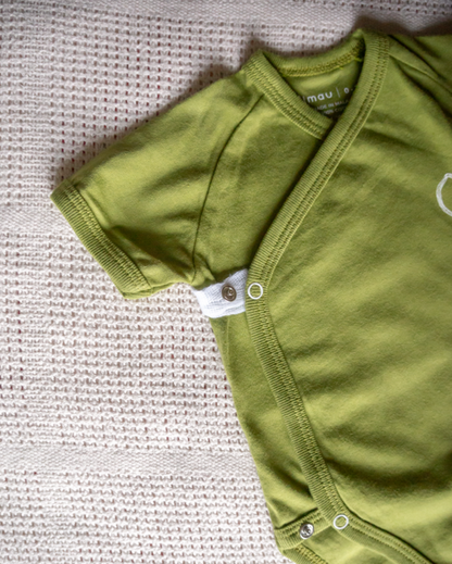 LIMAU kimono bodysuit features a comfy wrap closure and side snaps for easy changing a newborn baby.